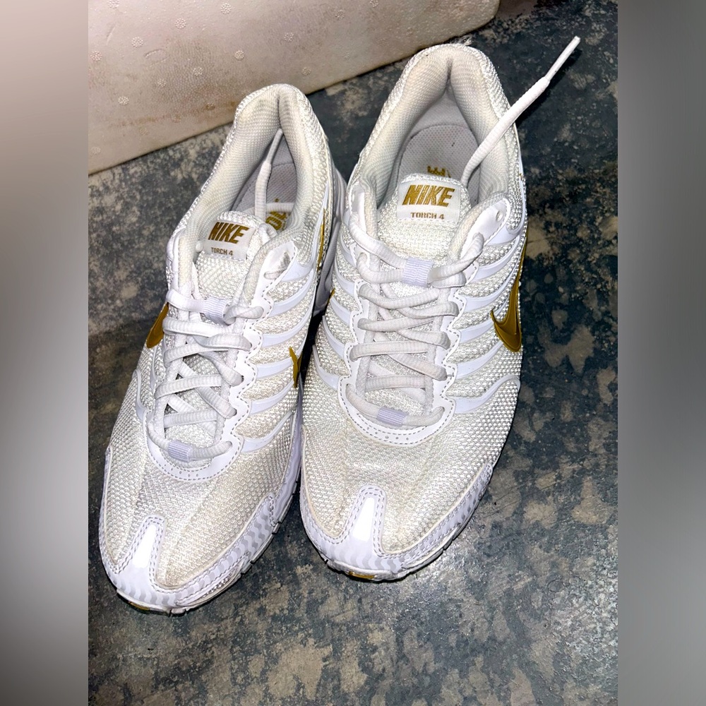 NIKE airmax torch 4